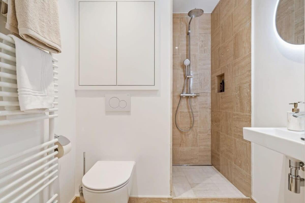 Modern Studio With King Bed, Walk To Attractions Lucembursko Exteriér fotografie