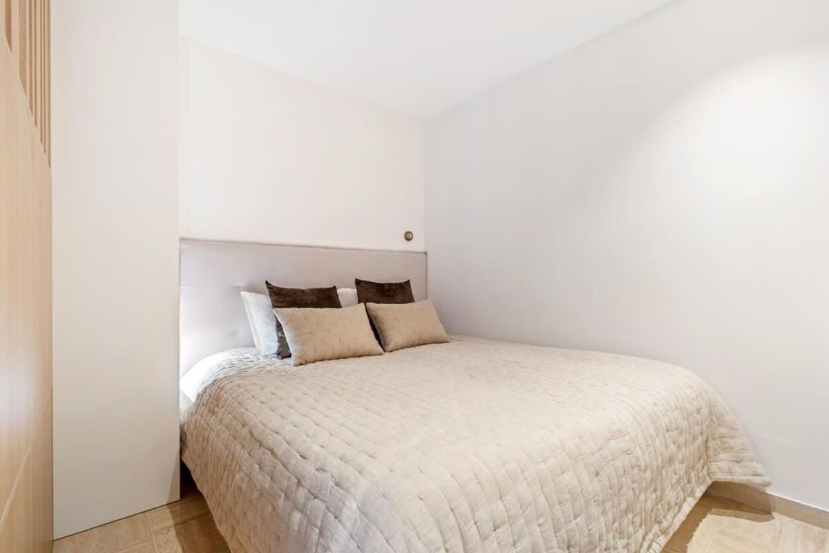 Modern Studio With King Bed, Walk To Attractions Lucembursko Exteriér fotografie